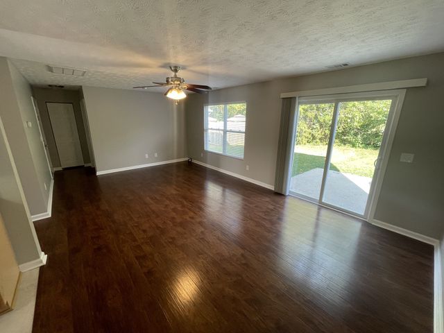 2872 Creekbend Dr, Nashville, TN 37207