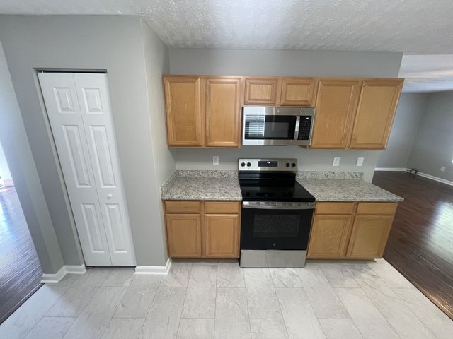 2872 Creekbend Dr, Nashville, TN 37207