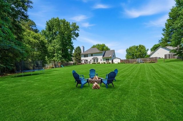 322 Lochmill Court, Loganville, GA 30052