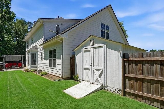 322 Lochmill Court, Loganville, GA 30052
