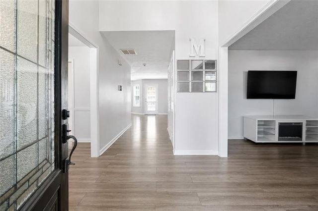 322 Lochmill Court, Loganville, GA 30052