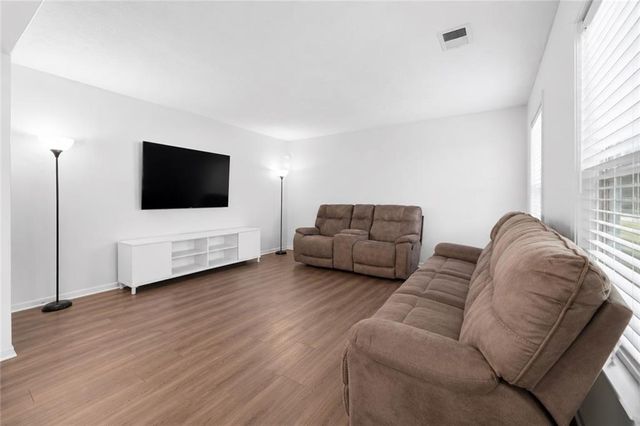 322 Lochmill Court, Loganville, GA 30052