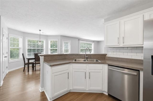 322 Lochmill Court, Loganville, GA 30052