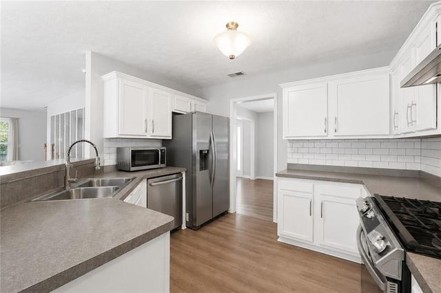 322 Lochmill Court, Loganville, GA 30052