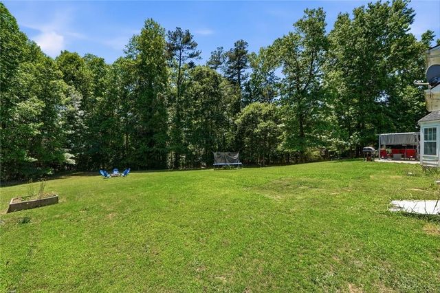 322 Lochmill Court, Loganville, GA 30052