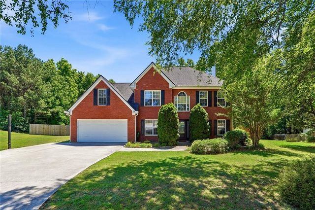 322 Lochmill Court, Loganville, GA 30052