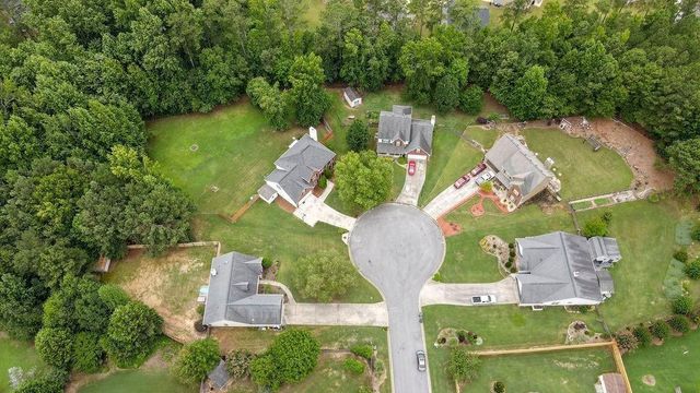 322 Lochmill Court, Loganville, GA 30052