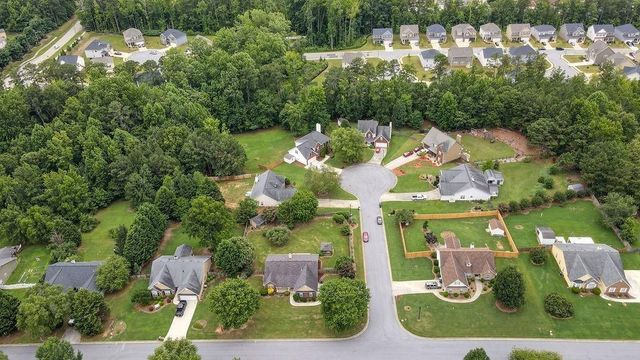 322 Lochmill Court, Loganville, GA 30052