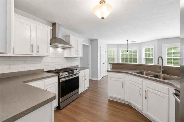322 Lochmill Court, Loganville, GA 30052