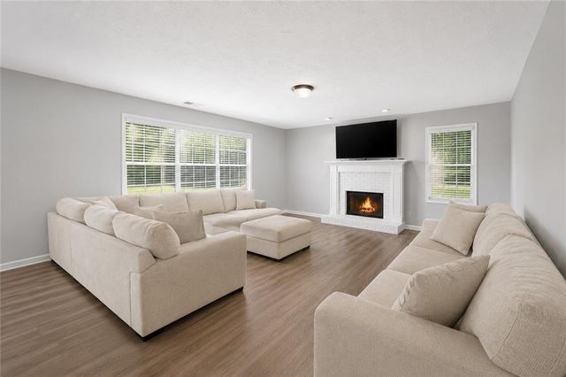 322 Lochmill Court, Loganville, GA 30052