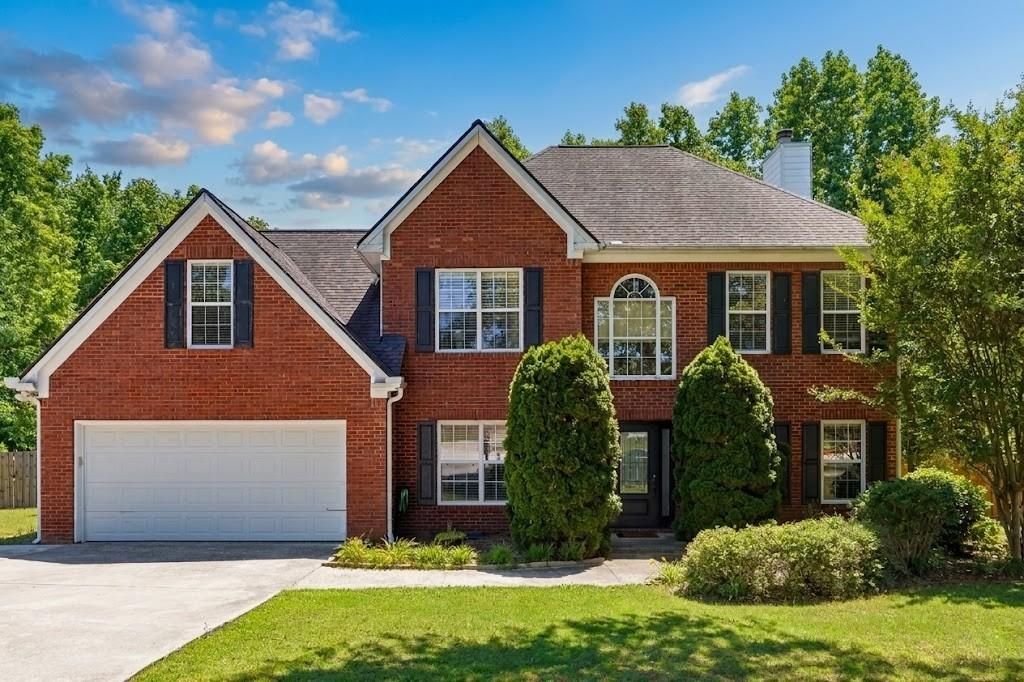 322 Lochmill Court, Loganville, GA 30052