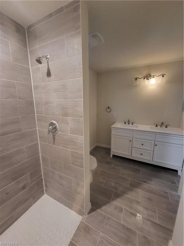 1221 NE 10Th LN, Cape Coral, FL 33909