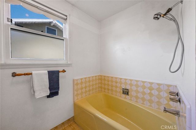9470 9472 Foster, Bellflower, CA 90706