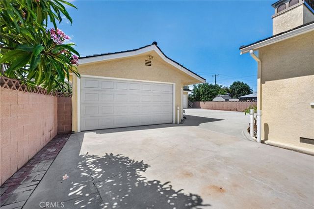 9470 9472 Foster, Bellflower, CA 90706