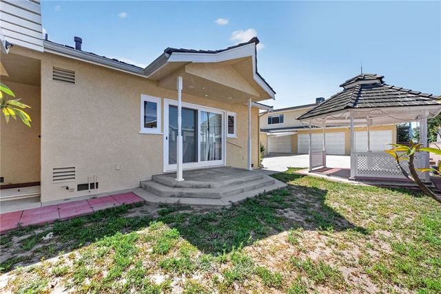 9470 9472 Foster, Bellflower, CA 90706
