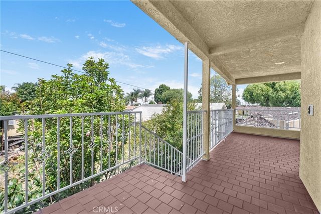 9470 9472 Foster, Bellflower, CA 90706