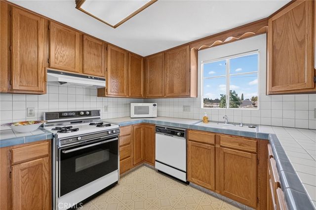 9470 9472 Foster, Bellflower, CA 90706
