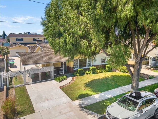 9470 9472 Foster, Bellflower, CA 90706