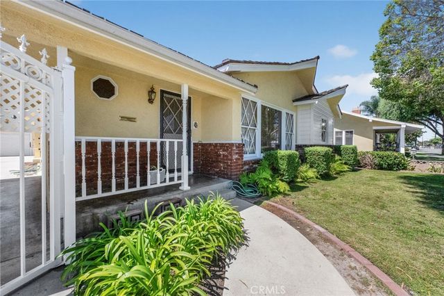 9470 9472 Foster, Bellflower, CA 90706