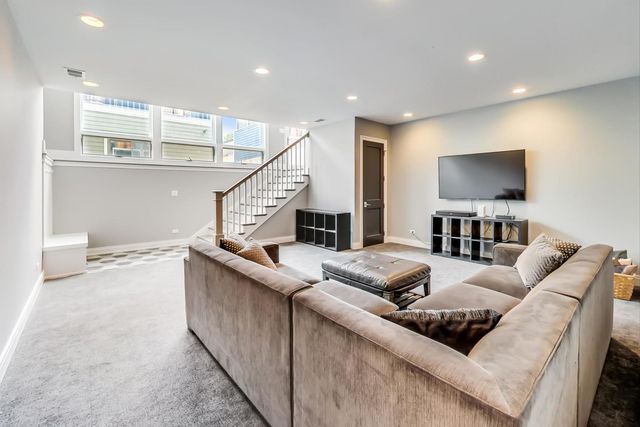 3625 N CAMPBELL Avenue, Chicago, IL 60618