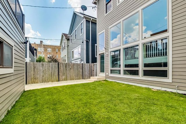 3625 N CAMPBELL Avenue, Chicago, IL 60618