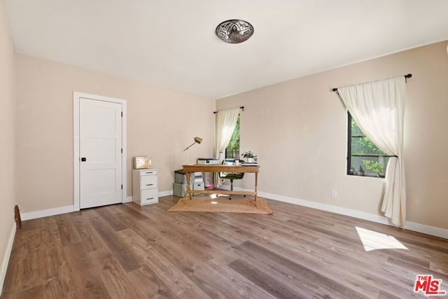 860 S Mullen Avenue, Los Angeles, CA 90005