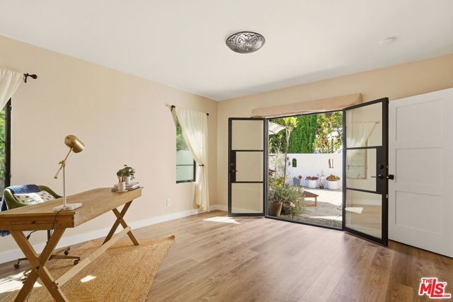 860 S Mullen Avenue, Los Angeles, CA 90005