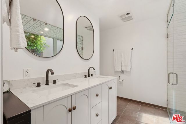 860 S Mullen Avenue, Los Angeles, CA 90005