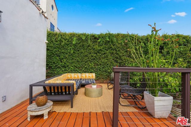 860 S Mullen Avenue, Los Angeles, CA 90005