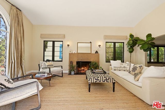 860 S Mullen Avenue, Los Angeles, CA 90005