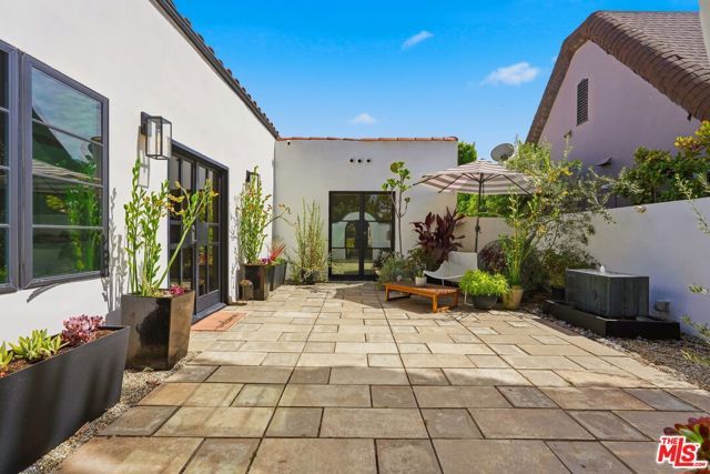 860 S Mullen Avenue, Los Angeles, CA 90005