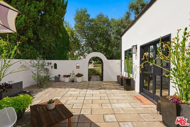 860 S Mullen Avenue, Los Angeles, CA 90005