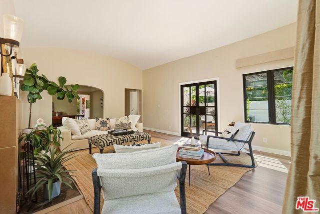 860 S Mullen Avenue, Los Angeles, CA 90005