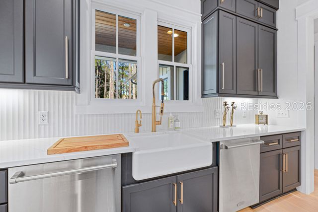 2 Foot Point Rd, Hilton Head Island, SC 29928