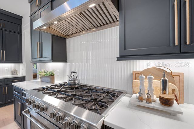 2 Foot Point Rd, Hilton Head Island, SC 29928