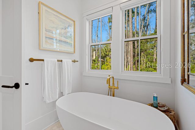 2 Foot Point Rd, Hilton Head Island, SC 29928