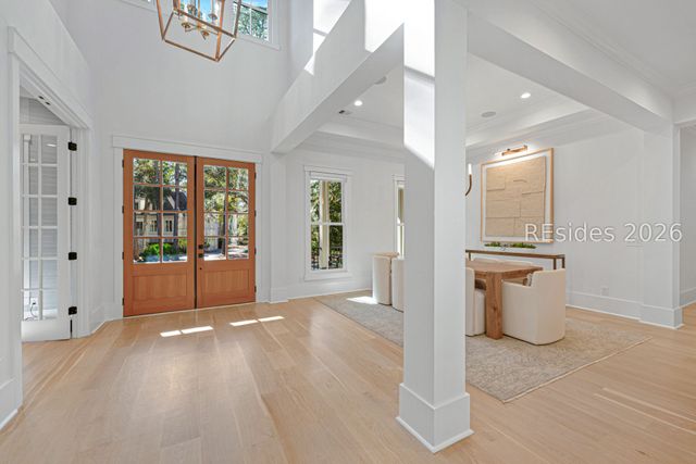 2 Foot Point Rd, Hilton Head Island, SC 29928