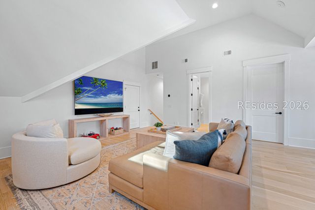 2 Foot Point Rd, Hilton Head Island, SC 29928