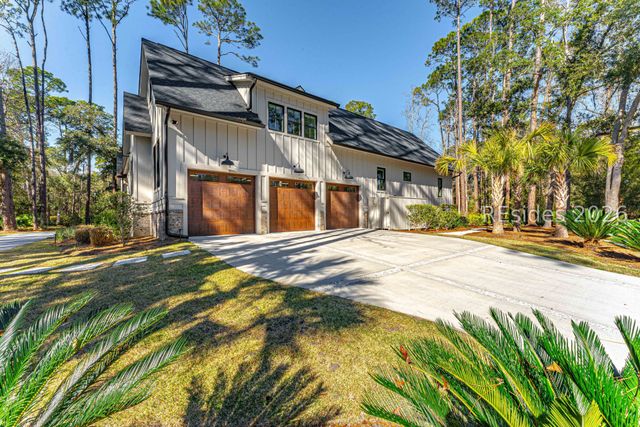 2 Foot Point Rd, Hilton Head Island, SC 29928