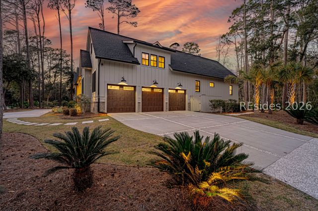 2 Foot Point Rd, Hilton Head Island, SC 29928