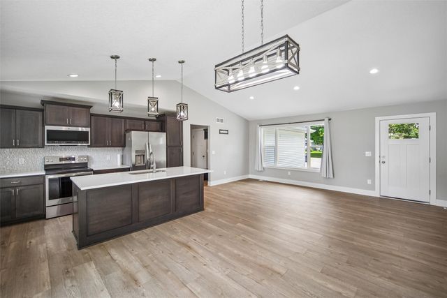340 NW 2nd Street, Earlham, IA 50072