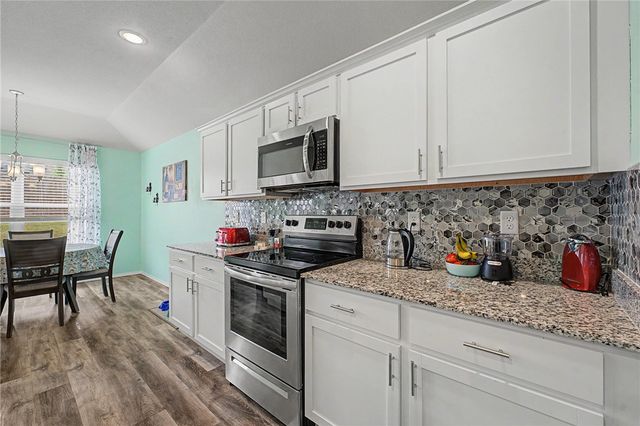 519 Woodcreek Loop, Lowell, AR 72745