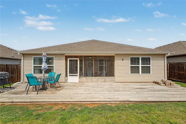 519 Woodcreek Loop, Lowell, AR 72745