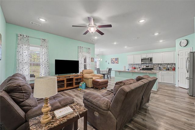 519 Woodcreek Loop, Lowell, AR 72745