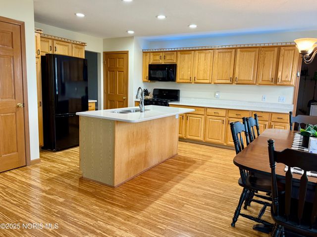 810 Greenview Avenue, Delta, OH 43515