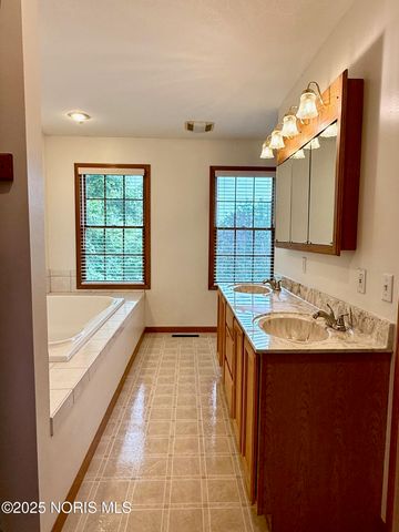 810 Greenview Avenue, Delta, OH 43515