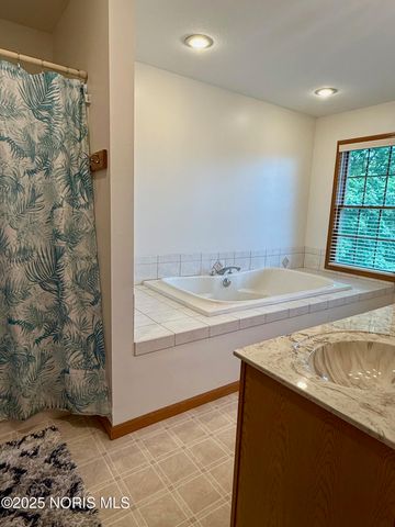 810 Greenview Avenue, Delta, OH 43515