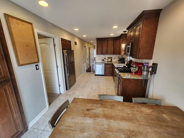 11134 S Sawyer Avenue, Chicago, IL 60655