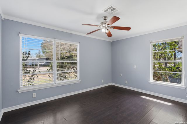 210 N Guilford Dr, San Antonio, TX 78217
