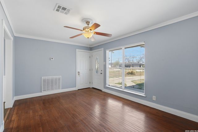 210 N Guilford Dr, San Antonio, TX 78217